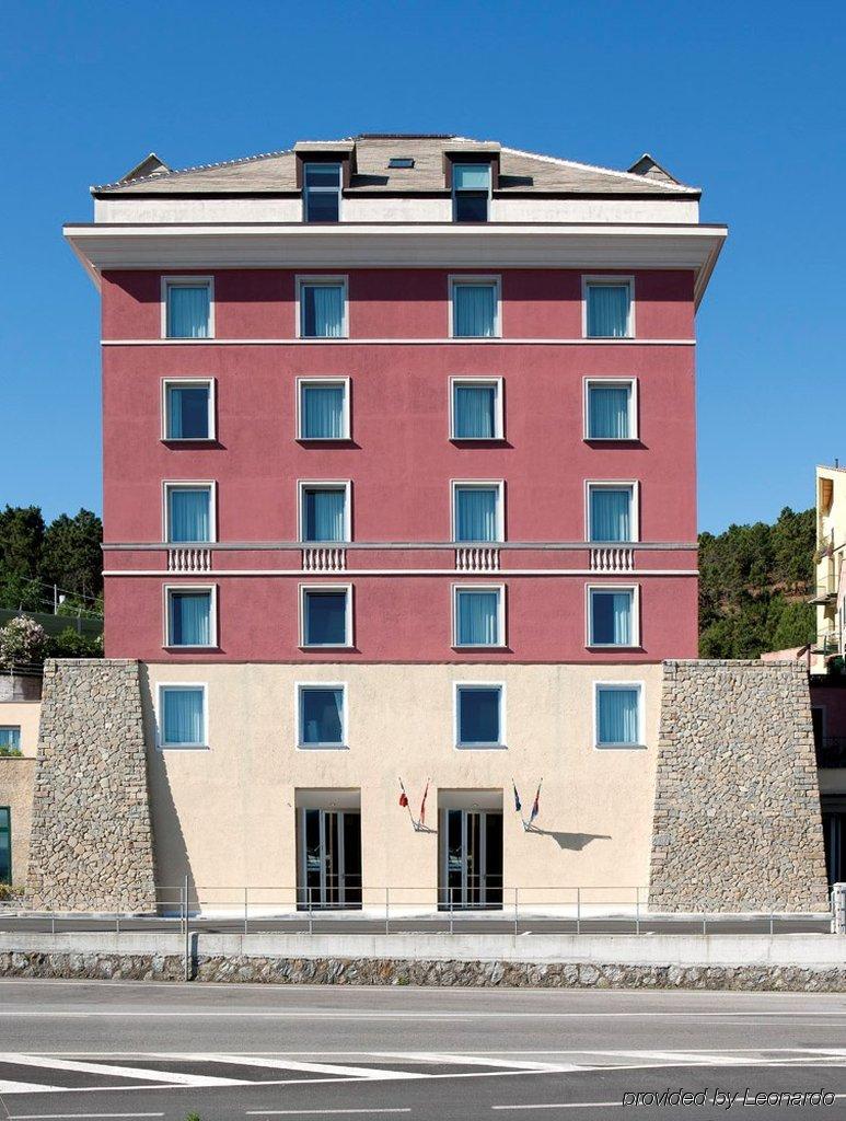 Sea Art Hotel Vado Ligure Exteriör bild