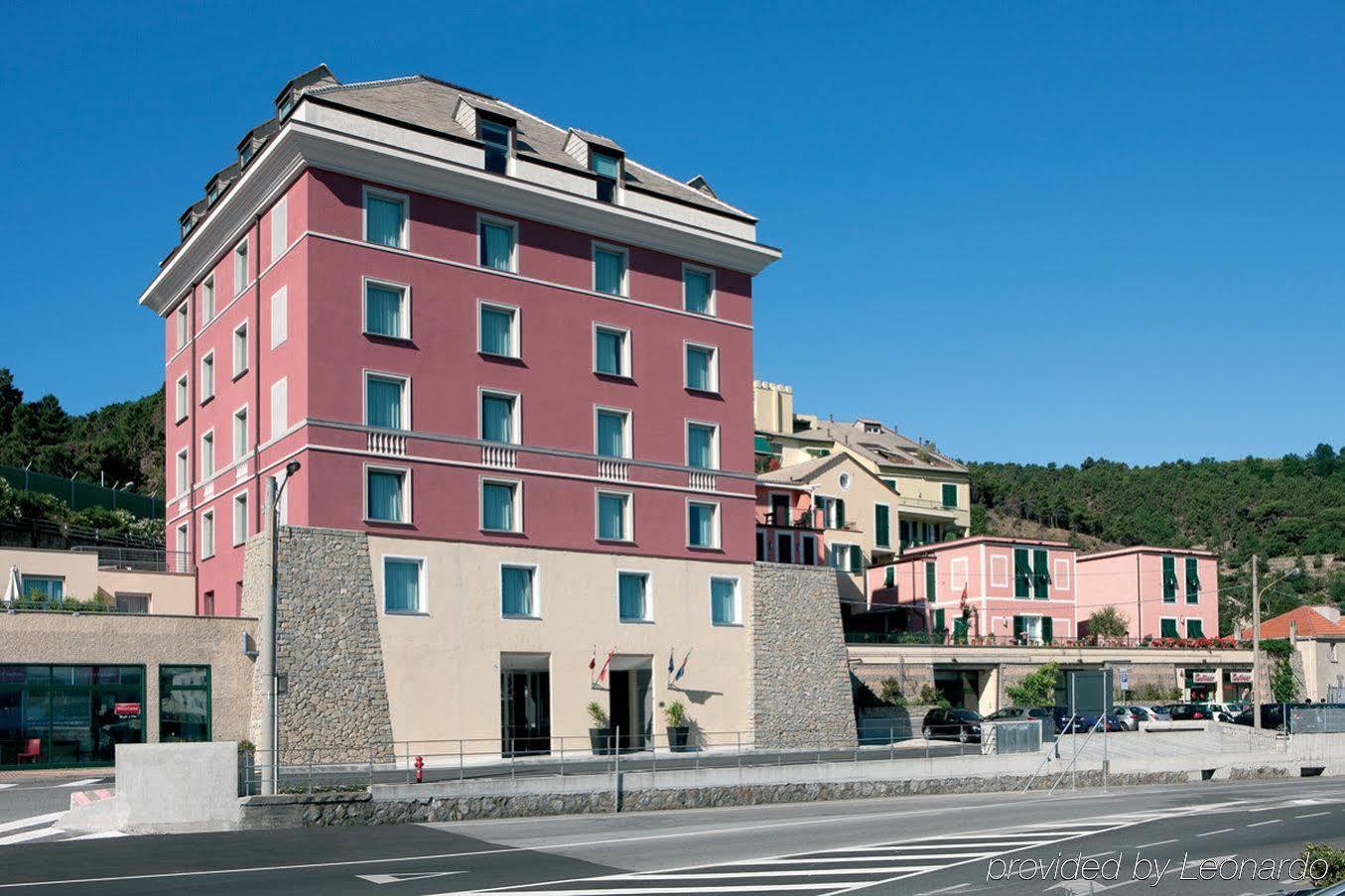 Sea Art Hotel Vado Ligure Exteriör bild