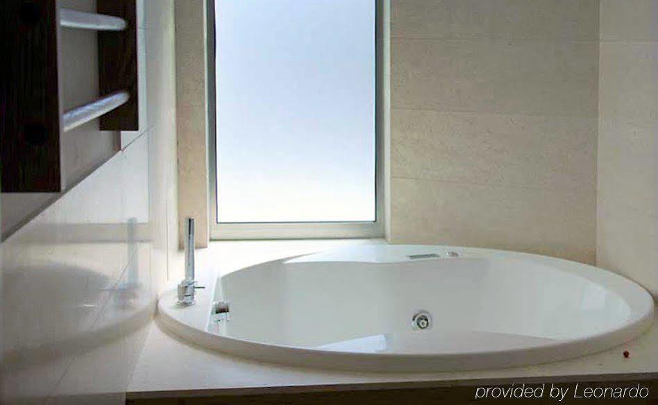 Sea Art Hotel Vado Ligure Exteriör bild